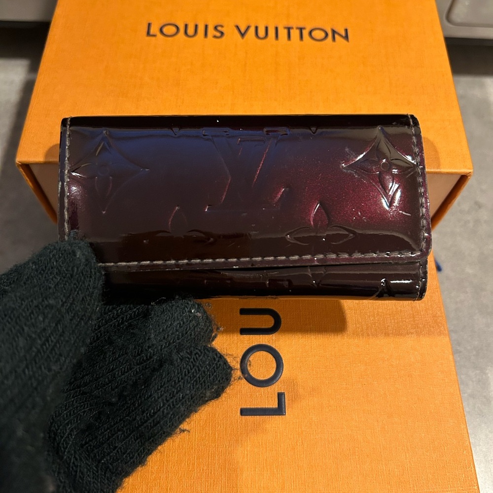 LOUIS VUITTON VERNIS 4 ring key holder - Picture 7 of 16